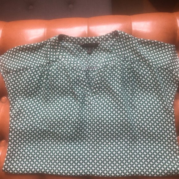 Like New! Banana Republic Print Dolman Top SP - Picture 9 of 16